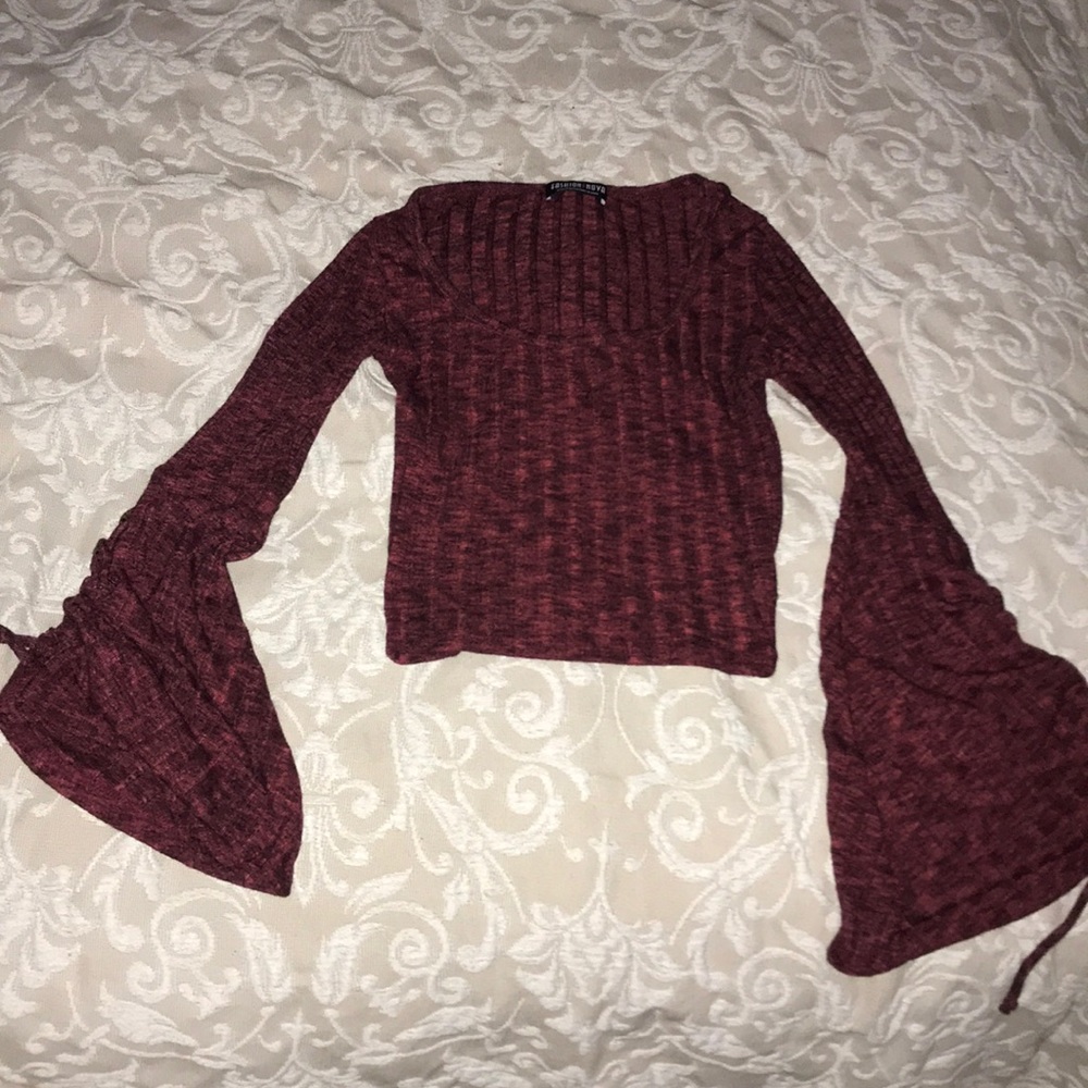 Red Long Sleeve Crop-Top